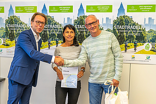 Preisverleihung Stadtradeln Familie Schmitt © Foto: Eckhard Krumpholz