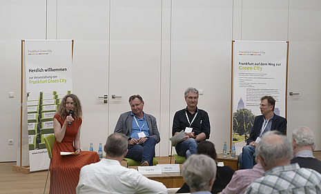 Podium A. Wick (Hessischer Rundfunk), Volker Klös (Sonneninitiative e.V.), H-G Dannert (Klimareferat), Andreas Heming (FraBeG) © Umweltamt Frankfurt am Main