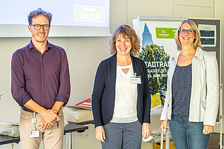 Preisverleihung Stadtradeln Herr Annendijck mit Frau Beckort und Frau Schuch vom ADFC © Eckhard Krumpholz
