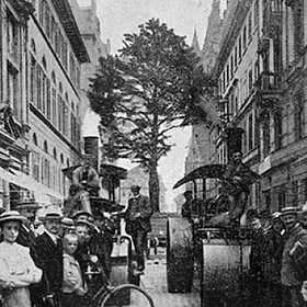 Verpflanzung der Eibe im Jahr 1907 © Institut für Stadtgeschichte Verpflanzung der Eibe im Jahr 1907 © Institut für Stadtgeschichte
