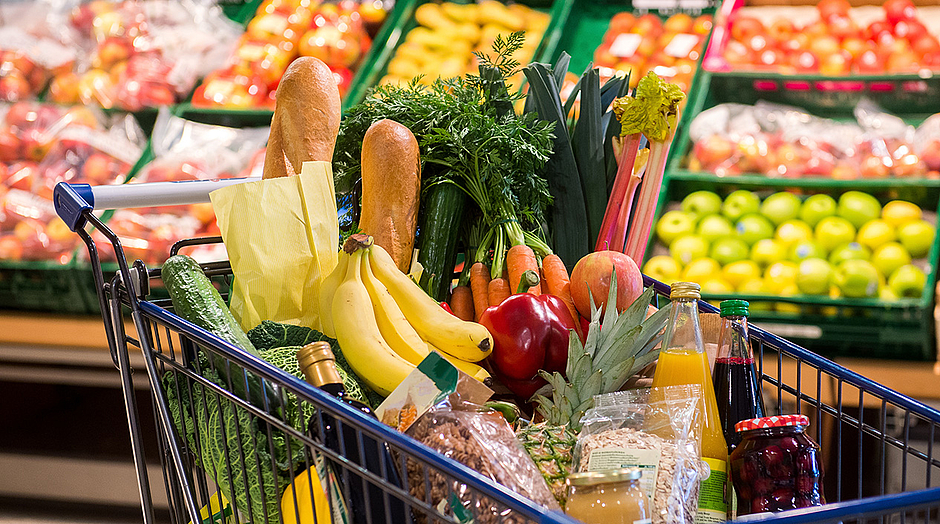 Einkaufswagen im Markt © Adobe Stock, Foto: Benjamin Nolte