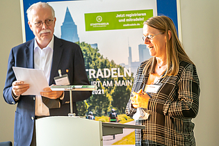 Preisverleihung Stadtradeln Claus Möbius und Frau Schlächter (MdRzA) © Eckhard Krumpholz